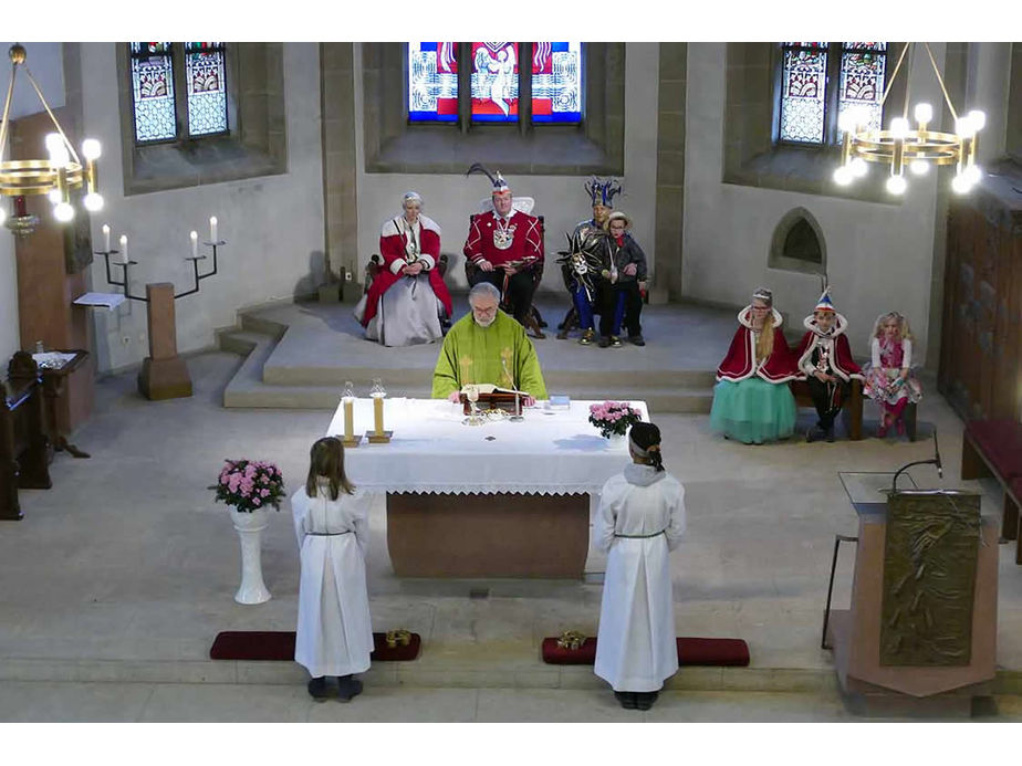 Naumburger Prinzenpaare mit Hofnarren besuchen den Kindergottesdienst (Foto: Karl-Franz Thiede)